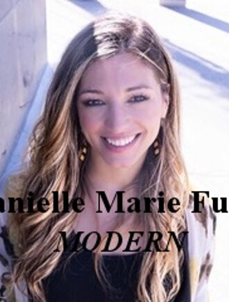 danielle marie fusco con scritta